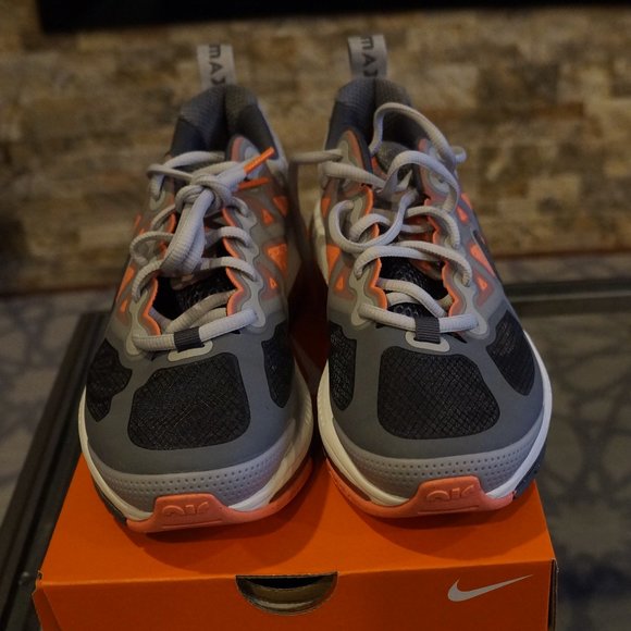 Athletic_Shoes